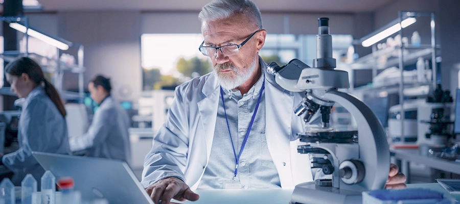 Image of lab professional using lab asset management software.